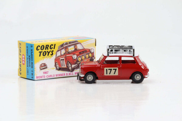 Mini Mini Cooper S #117 + Roof Rack + 2 Spare Tires Winner Rally Monte Carlo 1967 - 1:43 - Corgi Mini Mini Cooper S #117 + Roof Rack + 2 Spare Tires Winner Rally Monte Carlo 1967 - 1:43 - Corgi