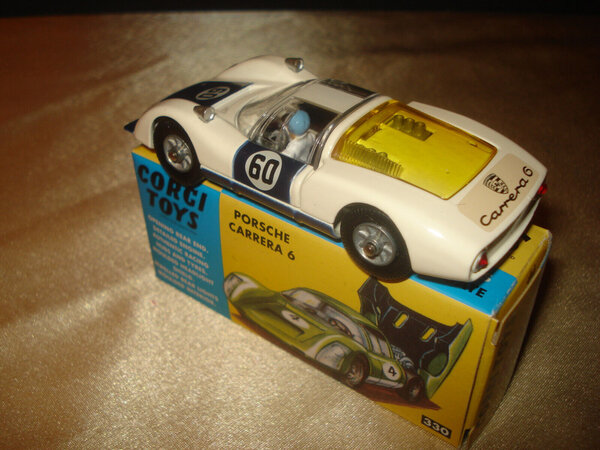 Porsche Porsche 906 Carrera 6 #60 1967 + Driver Figure - 1:43 - Corgi Porsche Porsche 906 Carrera 6 #60 1967 + Driver Figure - 1:43 - Corgi