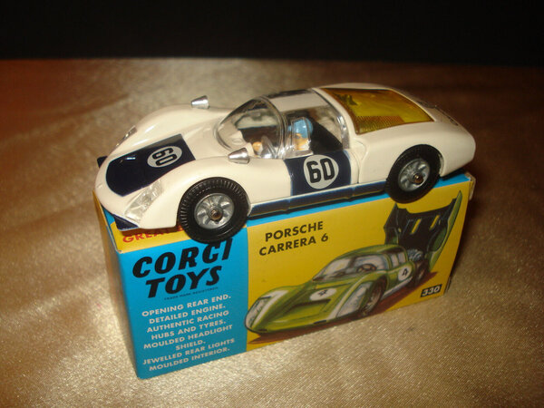 Porsche Porsche 906 Carrera 6 #60 1967 + Driver Figure - 1:43 - Corgi Porsche Porsche 906 Carrera 6 #60 1967 + Driver Figure - 1:43 - Corgi