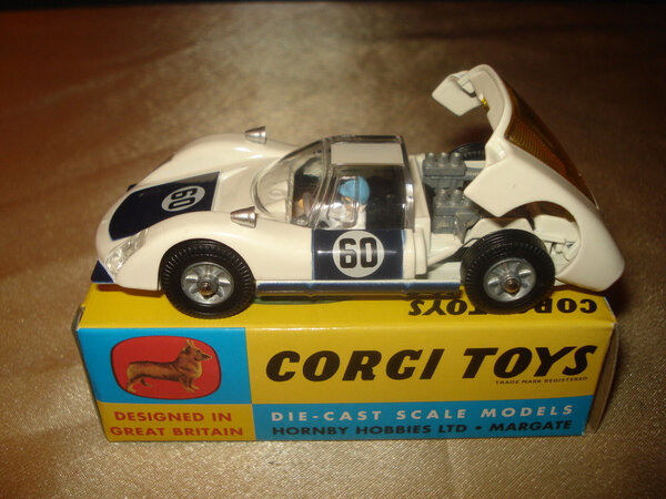 Porsche Porsche 906 Carrera 6 #60 1967 + Driver Figure - 1:43 - Corgi Porsche Porsche 906 Carrera 6 #60 1967 + Driver Figure - 1:43 - Corgi