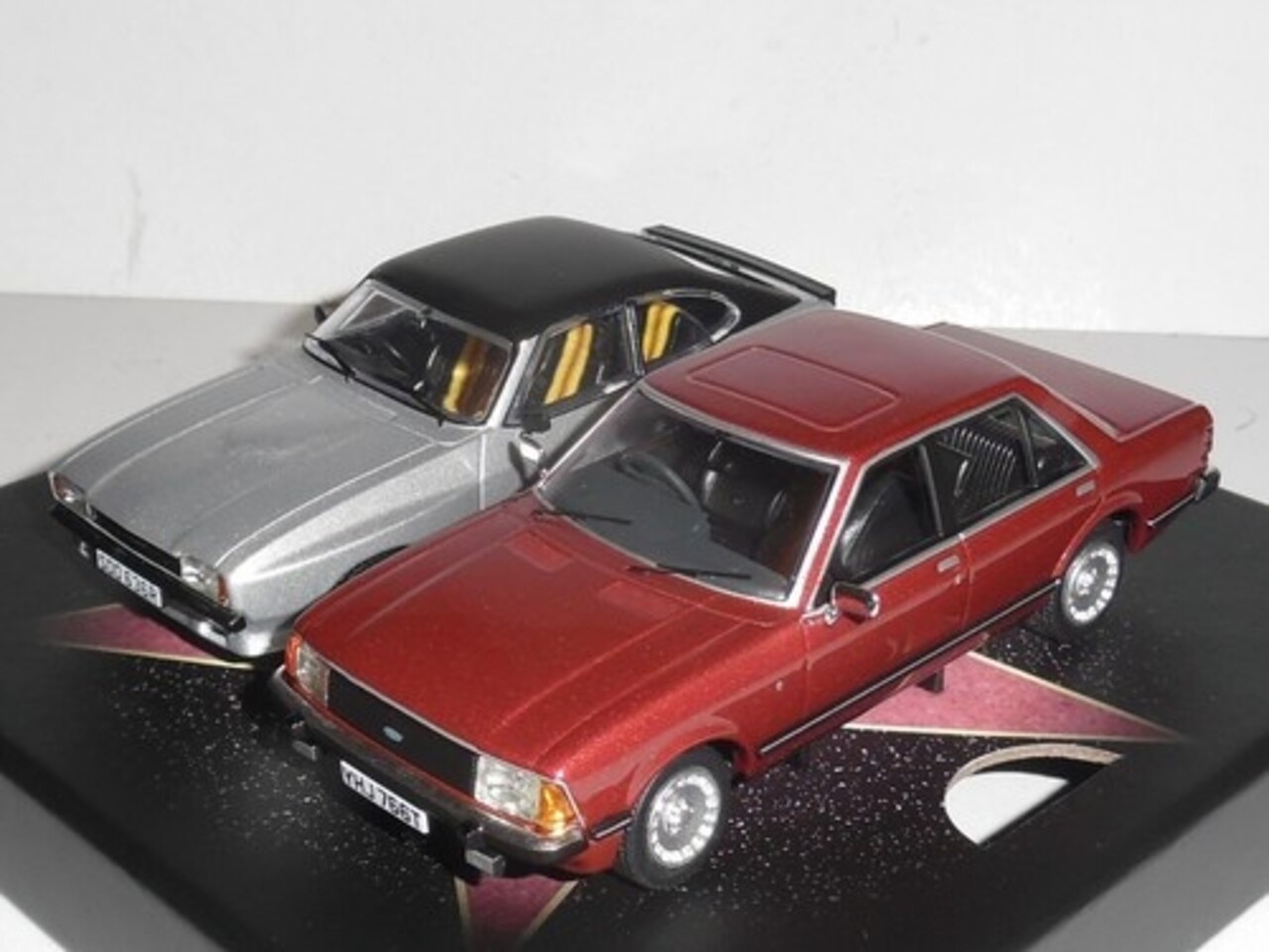 Ford Ford Capri MK II X-Pack + Ford Granada MK II 2.8i Ghia  (SET) - 1:43 - Corgi Ford Ford Capri MK II X-Pack + Ford Granada MK II 2.8i Ghia  (SET) - 1:43 - Corgi