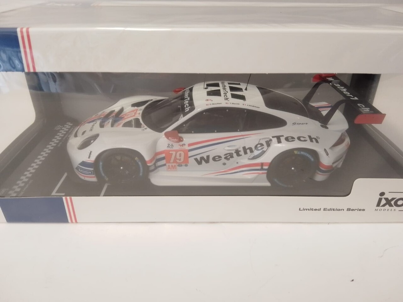 Porsche Porsche 911/991 RSR -19 4.2L #79 Team Weathertech Racing 2nd LMGTE AM Class 24H Le Mans 2022 - 1:18 - IXO Models Porsche Porsche 911/991 RSR -19 4.2L #79 Team Weathertech Racing 2nd LMGTE AM Class 24H Le Mans 2022 - 1:18 - IXO Models