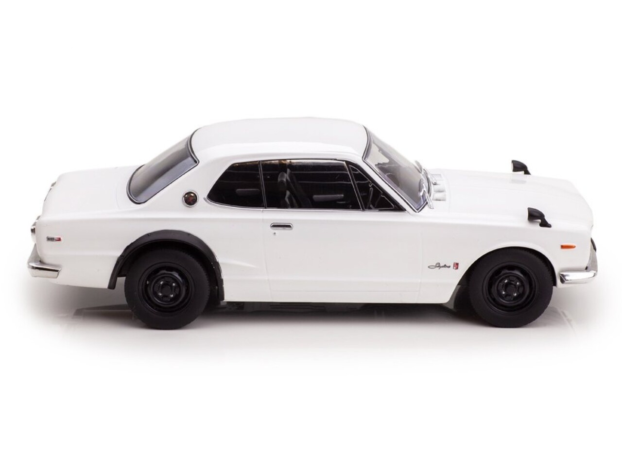 Nissan Nissan Skyline 2000 GT-R KPGC10 - 1:18 - Triple 9 Collection Nissan Nissan Skyline 2000 GT-R KPGC10 - 1:18 - Triple 9 Collection