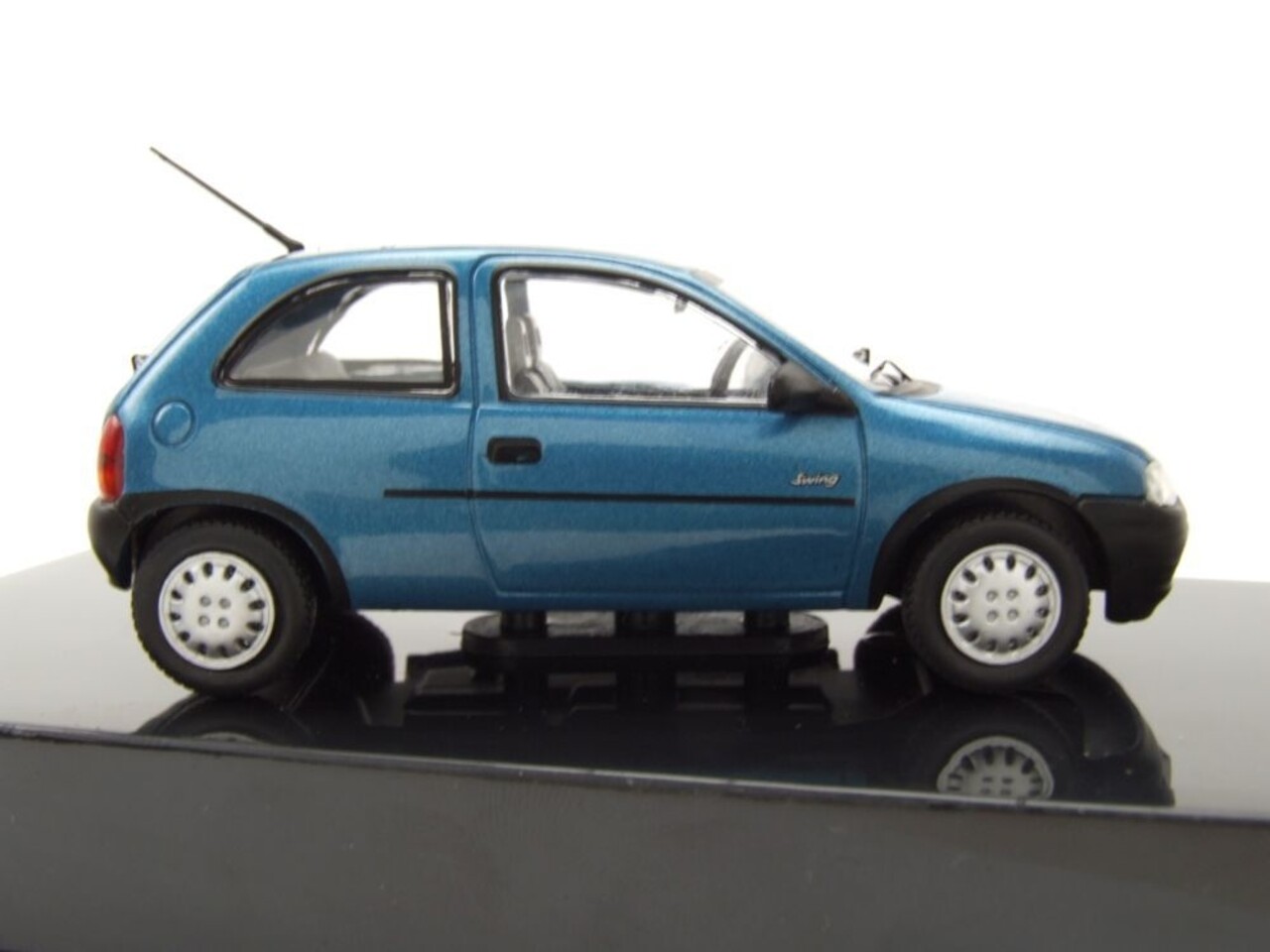 Opel Opel Corsa B Swing 1995 - 1:43 - IXO Models Opel Opel Corsa B Swing 1995 - 1:43 - IXO Models