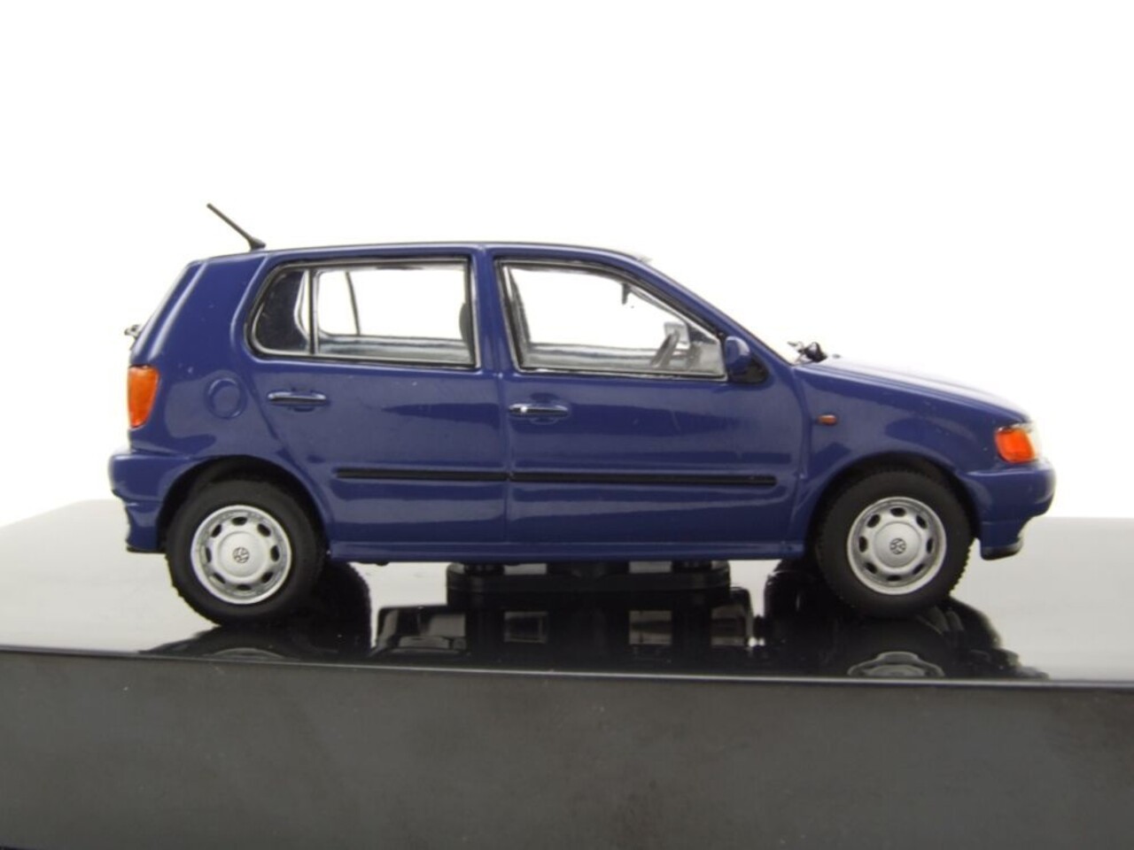 Volkswagen VW Polo MK III 1994 - 1:43 - IXO Models