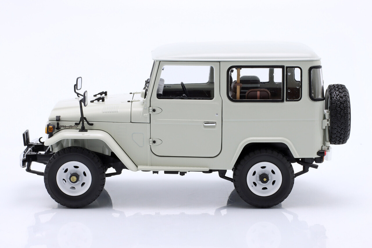 Toyota Toyota FJ40 Land Cruiser 1980 - 1:18 - Kyosho Toyota Toyota FJ40 Land Cruiser 1980 - 1:18 - Kyosho