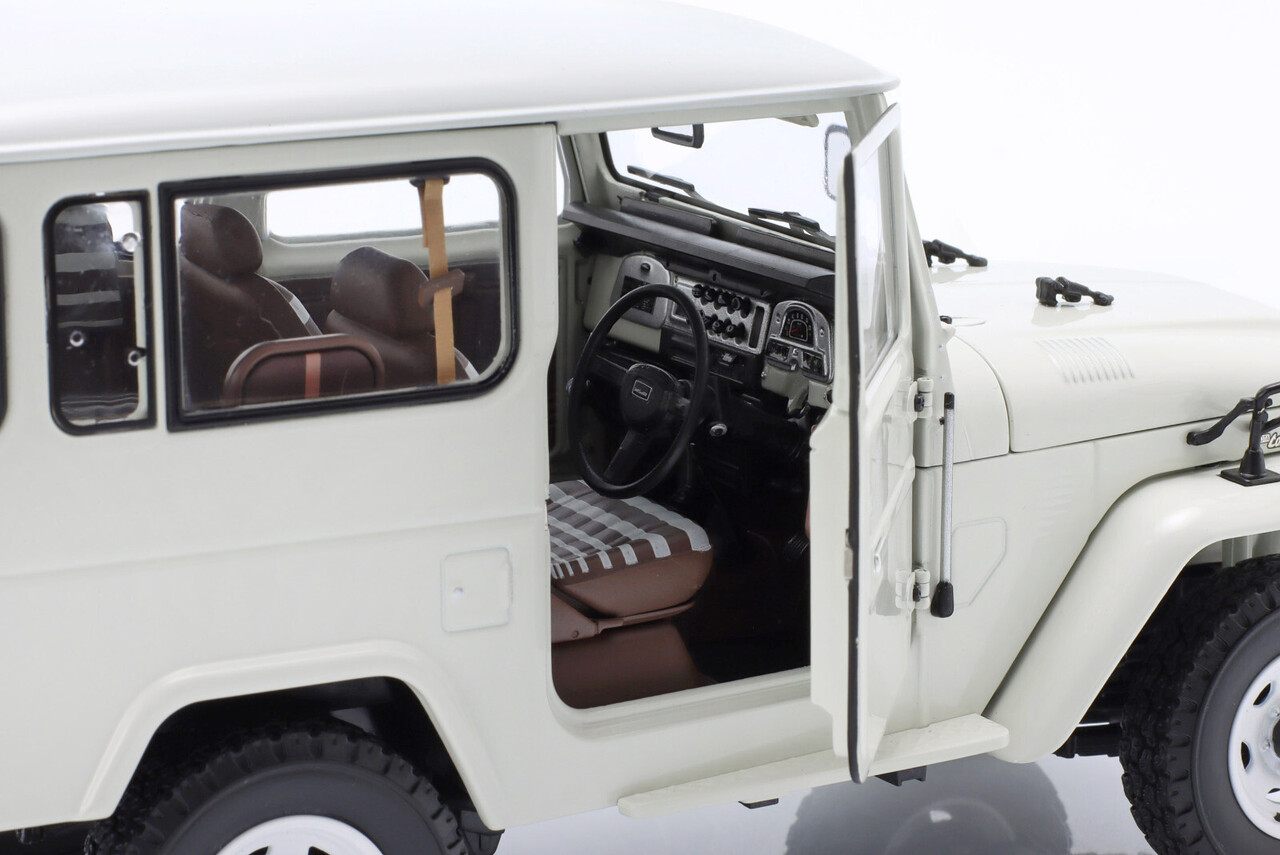 Toyota Toyota FJ40 Land Cruiser 1980 - 1:18 - Kyosho Toyota Toyota FJ40 Land Cruiser 1980 - 1:18 - Kyosho