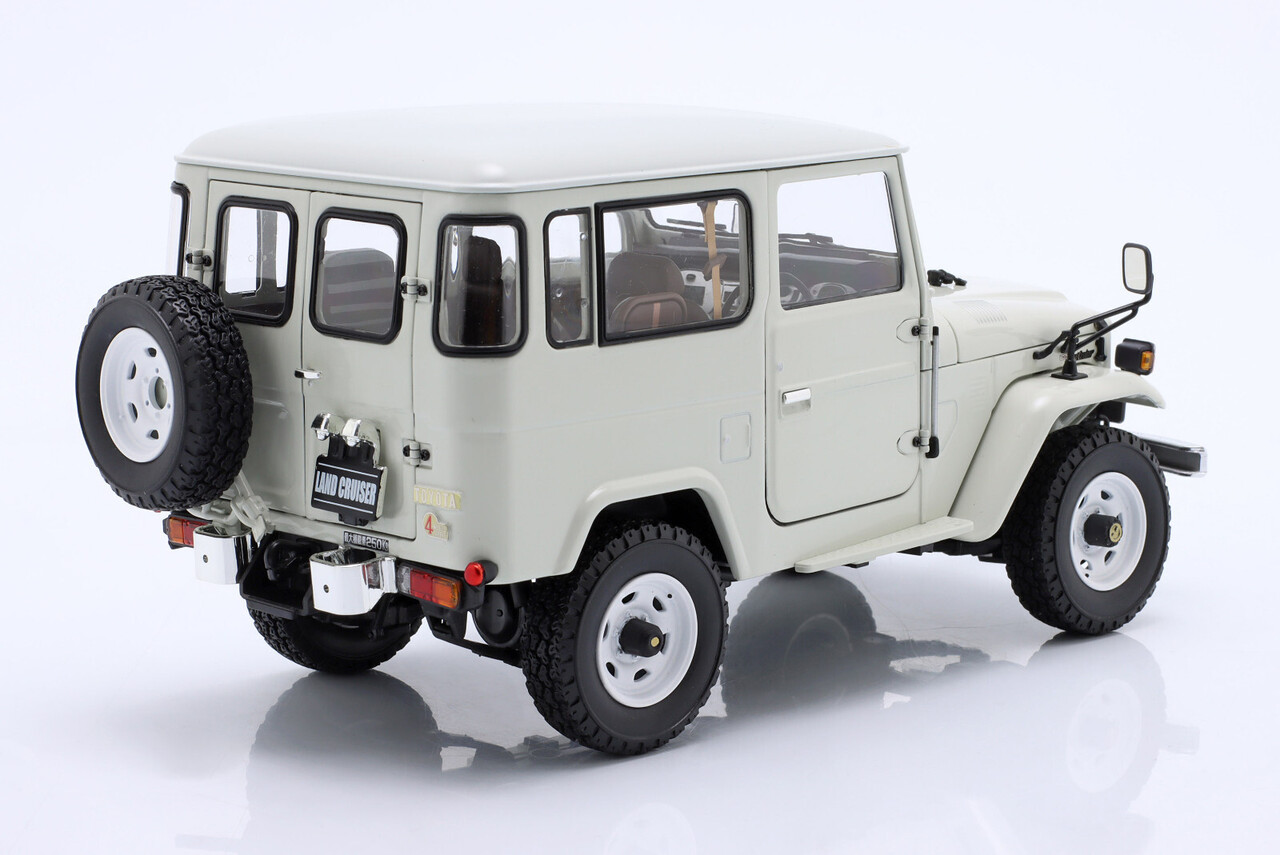 Toyota Toyota FJ40 Land Cruiser 1980 - 1:18 - Kyosho Toyota Toyota FJ40 Land Cruiser 1980 - 1:18 - Kyosho