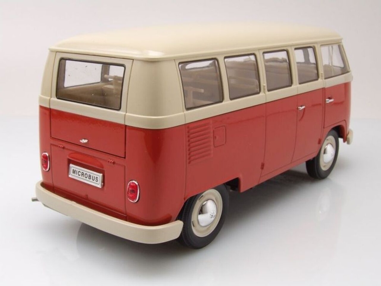 Volkswagen Volkswagen T1 Microbus 1963 - 1:18 - Welly Volkswagen Volkswagen T1 Microbus 1963 - 1:18 - Welly