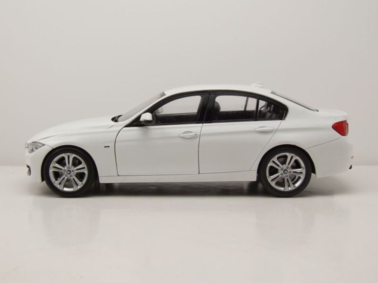 BMW BMW 3-Series  335i  2012 - 1:18 - Welly BMW BMW 3-Series  335i  2012 - 1:18 - Welly