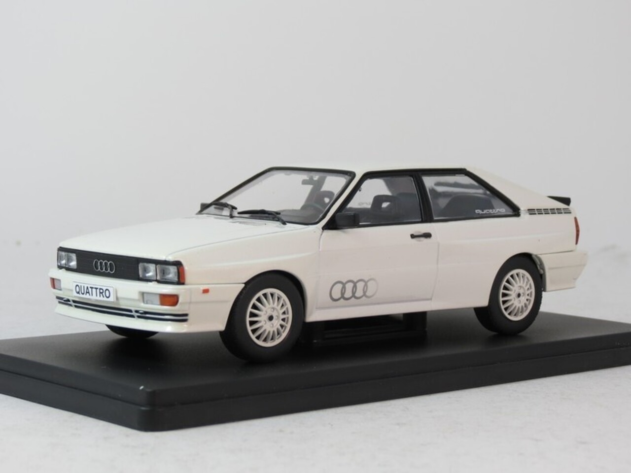 Audi Audi Quattro 1981 - 1:24 - Whitebox Audi Audi Quattro 1981 - 1:24 - Whitebox