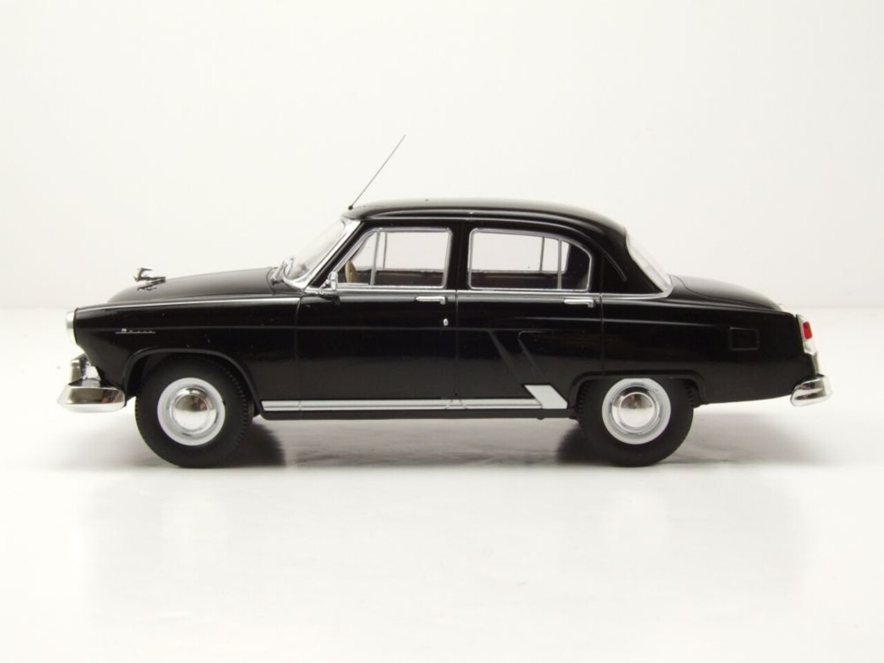 Wolga Wolga M 21 1960 - 1:24 - Whitebox Wolga Wolga M 21 1960 - 1:24 - Whitebox