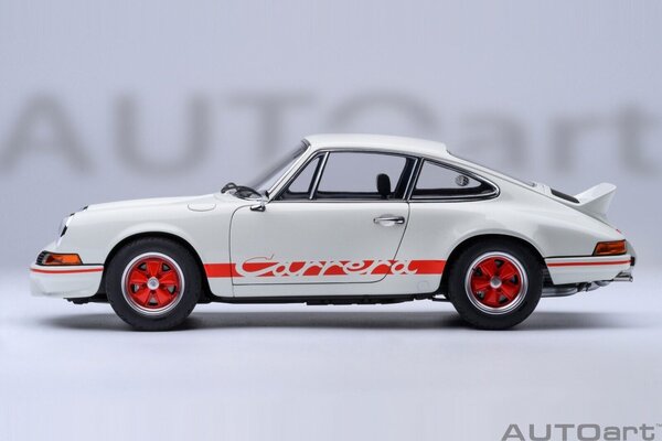 Porsche Porsche 911 Carrera 2.7 RS Grand Prix White + Red Stripes - 1:18 - AUTOart Porsche Porsche 911 Carrera 2.7 RS Grand Prix White + Red Stripes - 1:18 - AUTOart