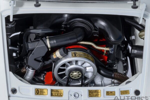 Porsche Porsche 911 Carrera 2.7 RS Grand Prix White + Red Stripes - 1:18 - AUTOart Porsche Porsche 911 Carrera 2.7 RS Grand Prix White + Red Stripes - 1:18 - AUTOart