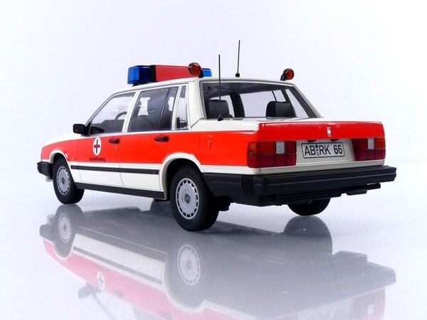 Volvo Volvo 740 GL DRK Aschaffenburg 1986 - 1:18 - Minichamps Volvo Volvo 740 GL DRK Aschaffenburg 1986 - 1:18 - Minichamps