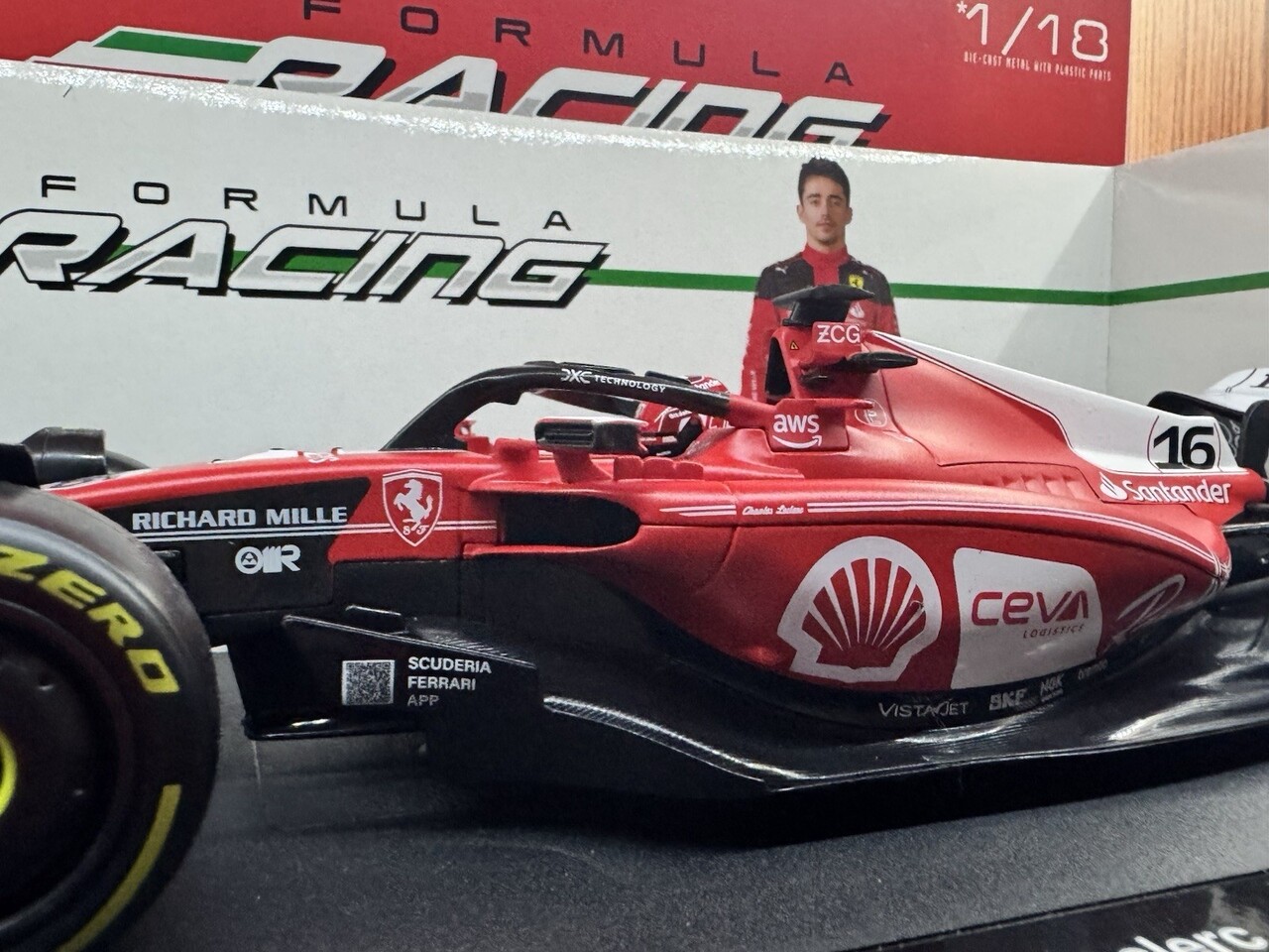 Formule 1 Ferrari SF-23 Team Scuderia Ferrari #16 2nd GP Las Vegas USA 2023 (C.Leclerc) - 1:18 - Bburago Formule 1 Ferrari SF-23 Team Scuderia Ferrari #16 2nd GP Las Vegas USA 2023 (C.Leclerc) - 1:18 - Bburago