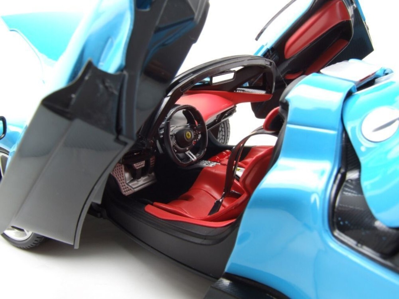 Ferrari Ferrari Daytona SP3 Closed Roof 2022 + Showcase - 1:18 - Bburago Ferrari Ferrari Daytona SP3 Closed Roof 2022 + Showcase - 1:18 - Bburago