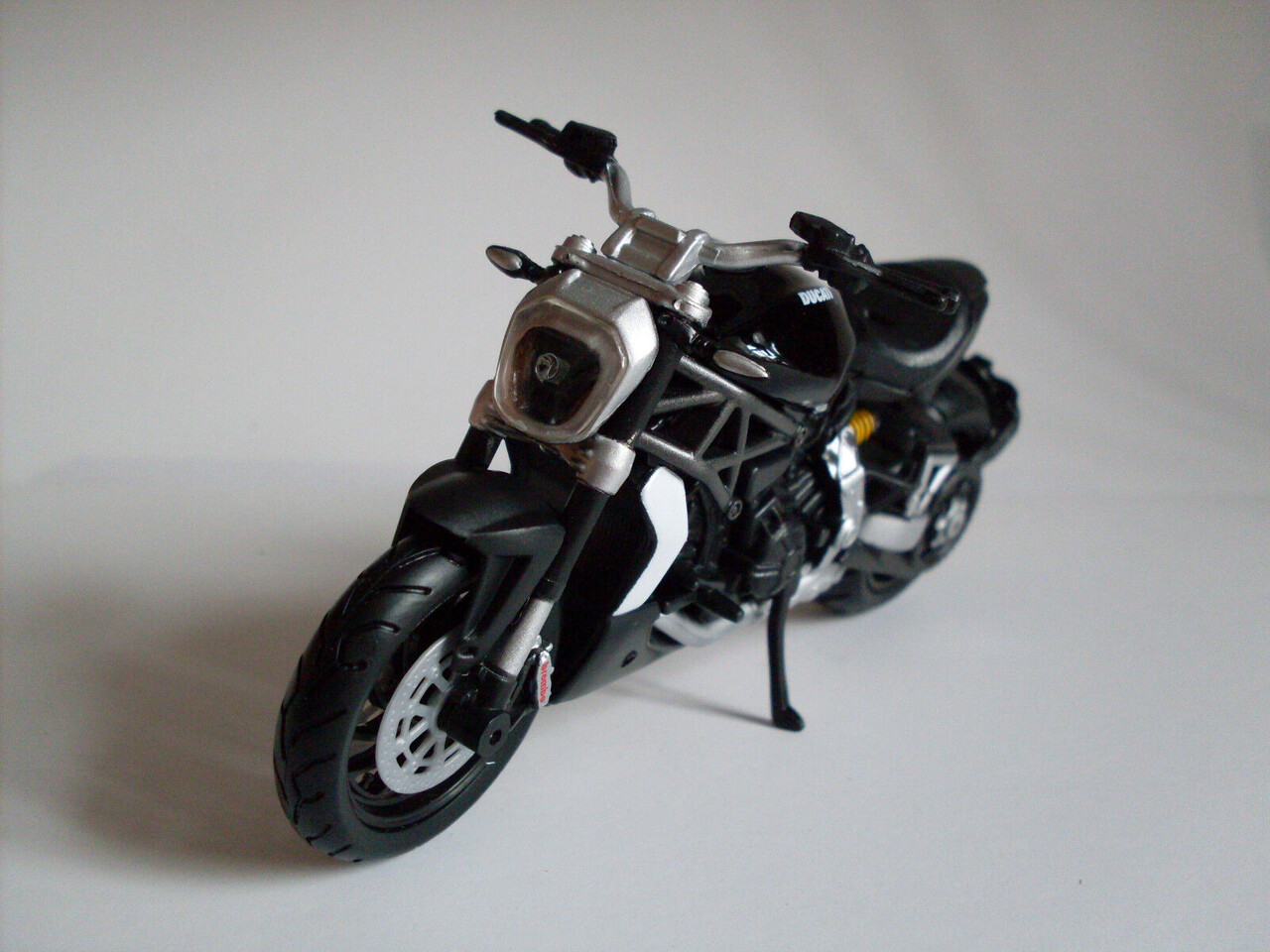 Ducati Ducati Xdiavel S - 1:18 - Bburago Ducati Ducati Xdiavel S - 1:18 - Bburago