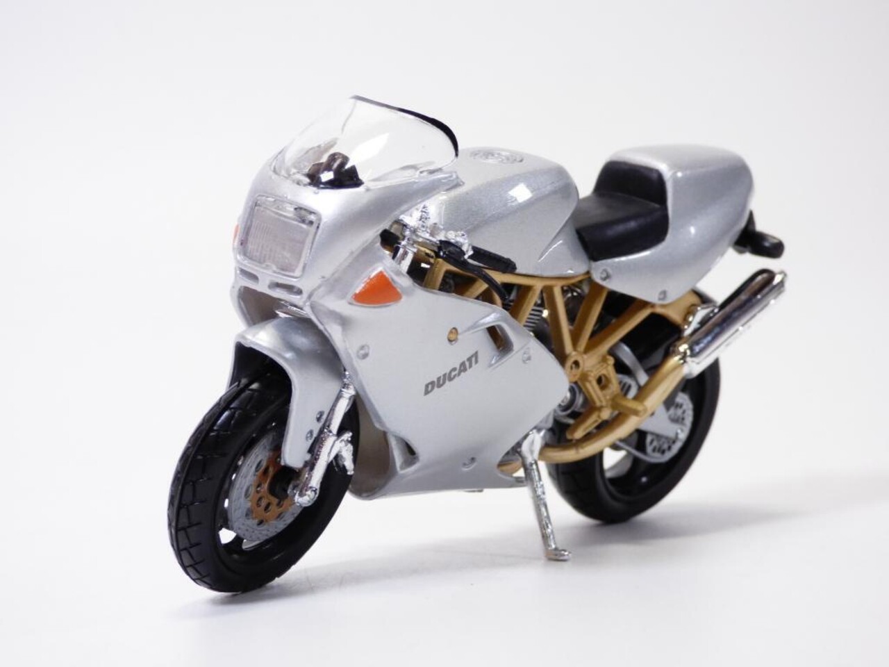 Ducati Ducati Supersport 900 FE 1998  - 1:18 - Bburago Ducati Ducati Supersport 900 FE 1998  - 1:18 - Bburago