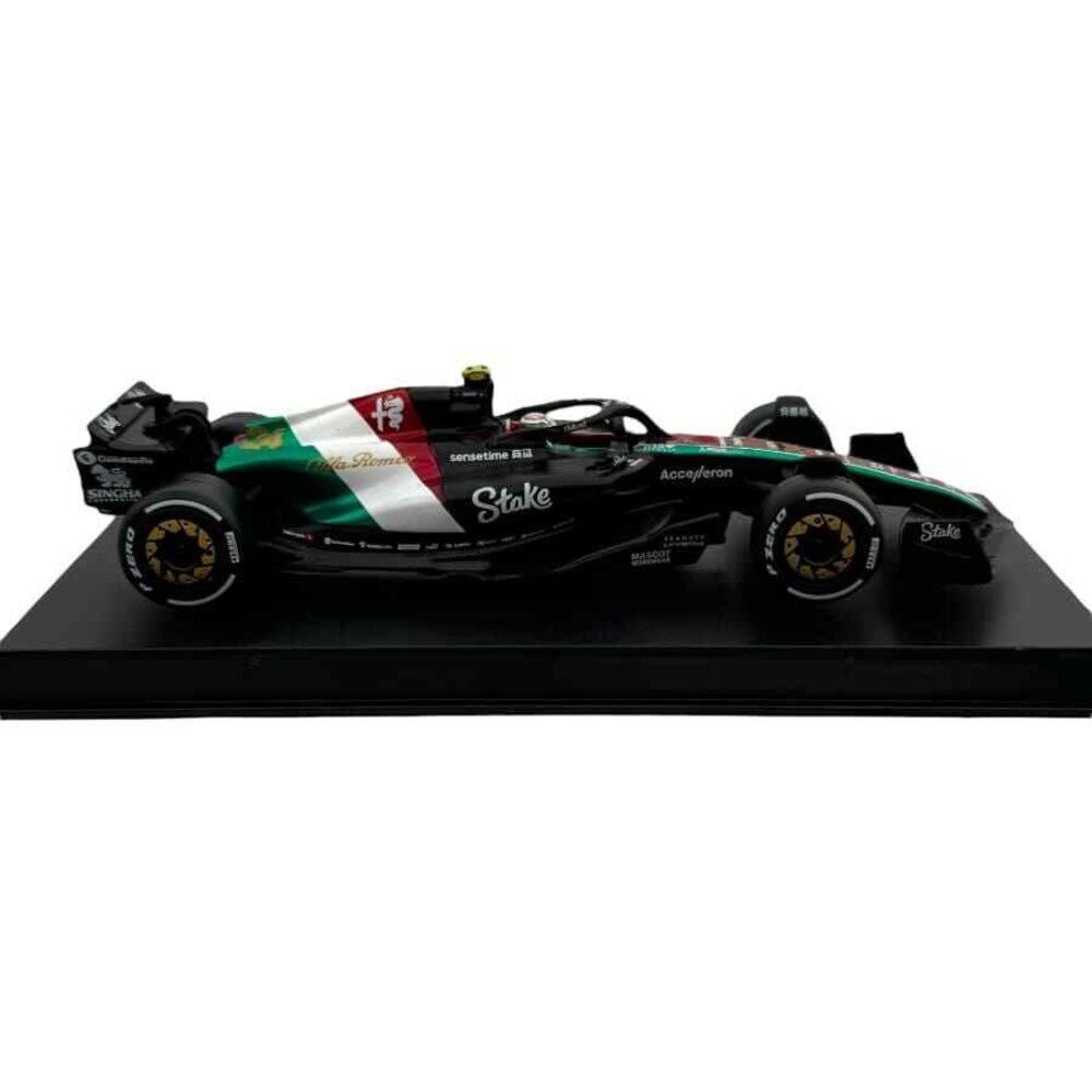 Formule 1 Alfa Romeo C43 #24 Team Stake GP Monza 2023 (G.Zhou) + Pilot + Showcase  - 1:43 - Bburago Formule 1 Alfa Romeo C43 #24 Team Stake GP Monza 2023 (G.Zhou) + Pilot + Showcase  - 1:43 - Bburago
