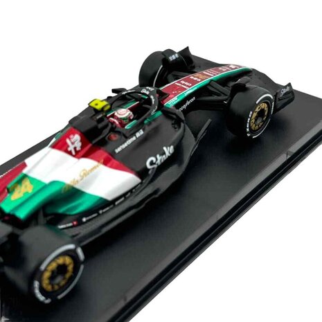 Formule 1 Alfa Romeo C43 #24 Team Stake GP Monza 2023 (G.Zhou) + Pilot + Showcase  - 1:43 - Bburago Formule 1 Alfa Romeo C43 #24 Team Stake GP Monza 2023 (G.Zhou) + Pilot + Showcase  - 1:43 - Bburago