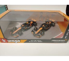 Formule 1 McLaren F1 2x MCL38 Team McLaren Season 2024 #4 (L.Norris) + #81 (O.Piastri) - 1:43 - Bburago Formule 1 McLaren F1 2x MCL38 Team McLaren Season 2024 #4 (L.Norris) + #81 (O.Piastri) - 1:43 - Bburago