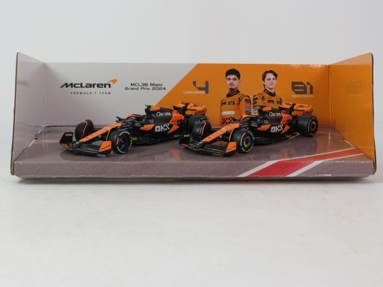 Formule 1 McLaren F1 2x MCL38 Team McLaren Season 2024 #4 (L.Norris) + #81 (O.Piastri)  - 1:43 - Bburago