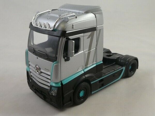 Mercedes-Benz Mercedes-Benz Actros 2 Gigaspace Tractor 4x2 2016 F1 World Champion Team AMG Patronas - 1:43 - Bburago Mercedes-Benz Mercedes-Benz Actros 2 Gigaspace Tractor 4x2 2016 F1 World Champion Team AMG Patronas - 1:43 - Bburago