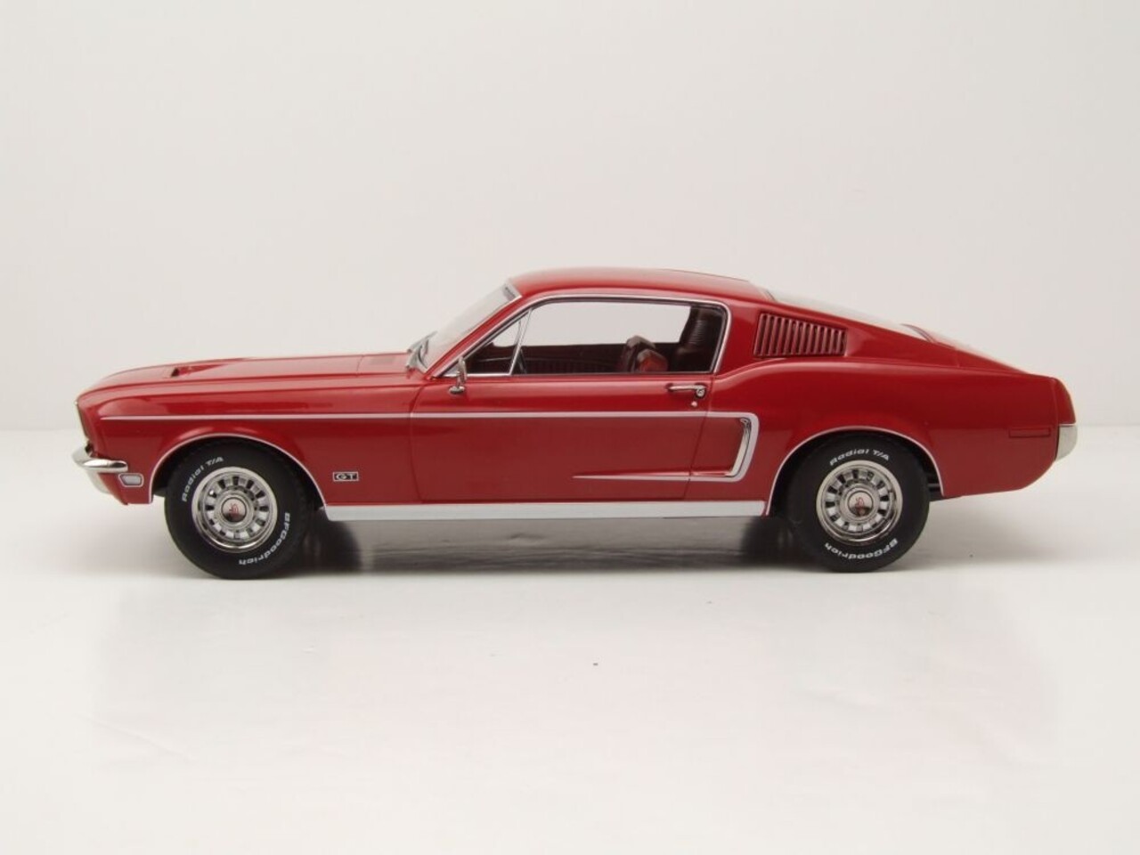 Ford Ford USA Mustang GT Fastback Coupe 1968 - 1:18 - KK Scale Ford Ford USA Mustang GT Fastback Coupe 1968 - 1:18 - KK Scale