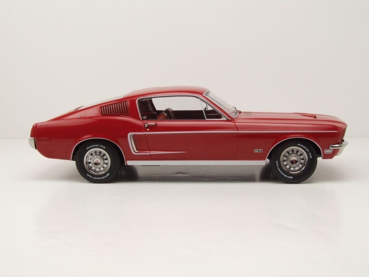 Ford Ford USA Mustang GT Fastback Coupe 1968 - 1:18 - KK Scale Ford Ford USA Mustang GT Fastback Coupe 1968 - 1:18 - KK Scale