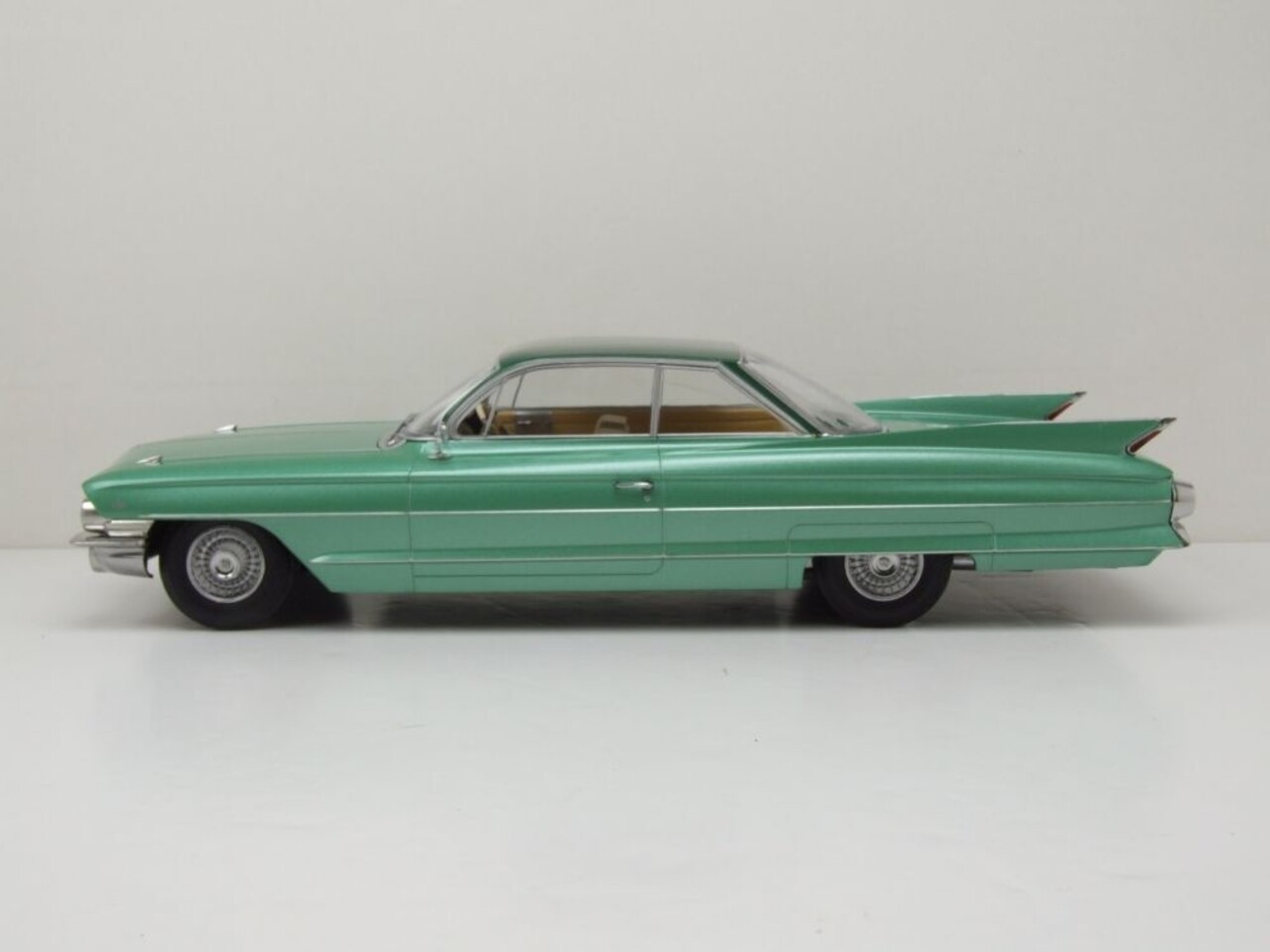 Chevrolet Cadillac Series 62 Coupe Deville 1961 - 1:18 - KK Scale Chevrolet Cadillac Series 62 Coupe Deville 1961 - 1:18 - KK Scale