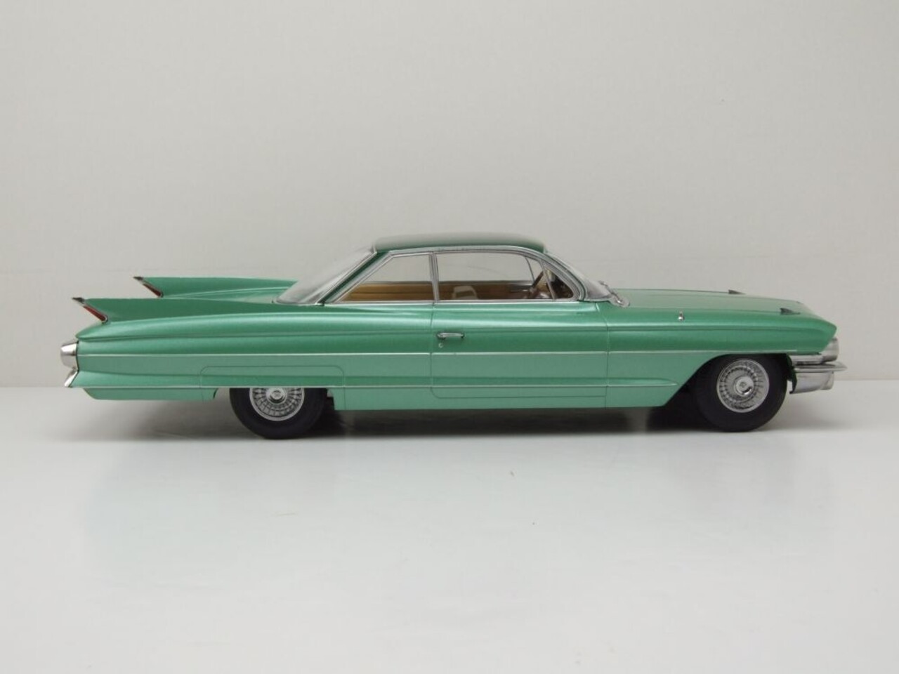 Chevrolet Cadillac Series 62 Coupe Deville 1961 - 1:18 - KK Scale Chevrolet Cadillac Series 62 Coupe Deville 1961 - 1:18 - KK Scale