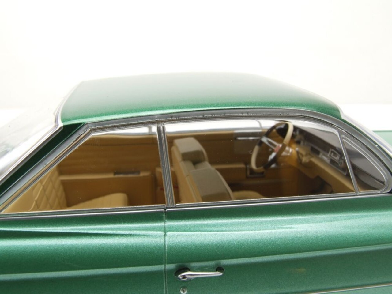 Chevrolet Cadillac Series 62 Coupe Deville 1961 - 1:18 - KK Scale Chevrolet Cadillac Series 62 Coupe Deville 1961 - 1:18 - KK Scale