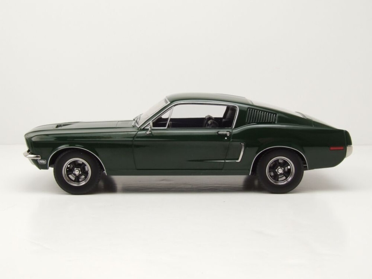 Ford Ford USA Mustang GT Fastback Coupe 'Bullitt look-a-like' 1968 - 1:18 - KK Scale