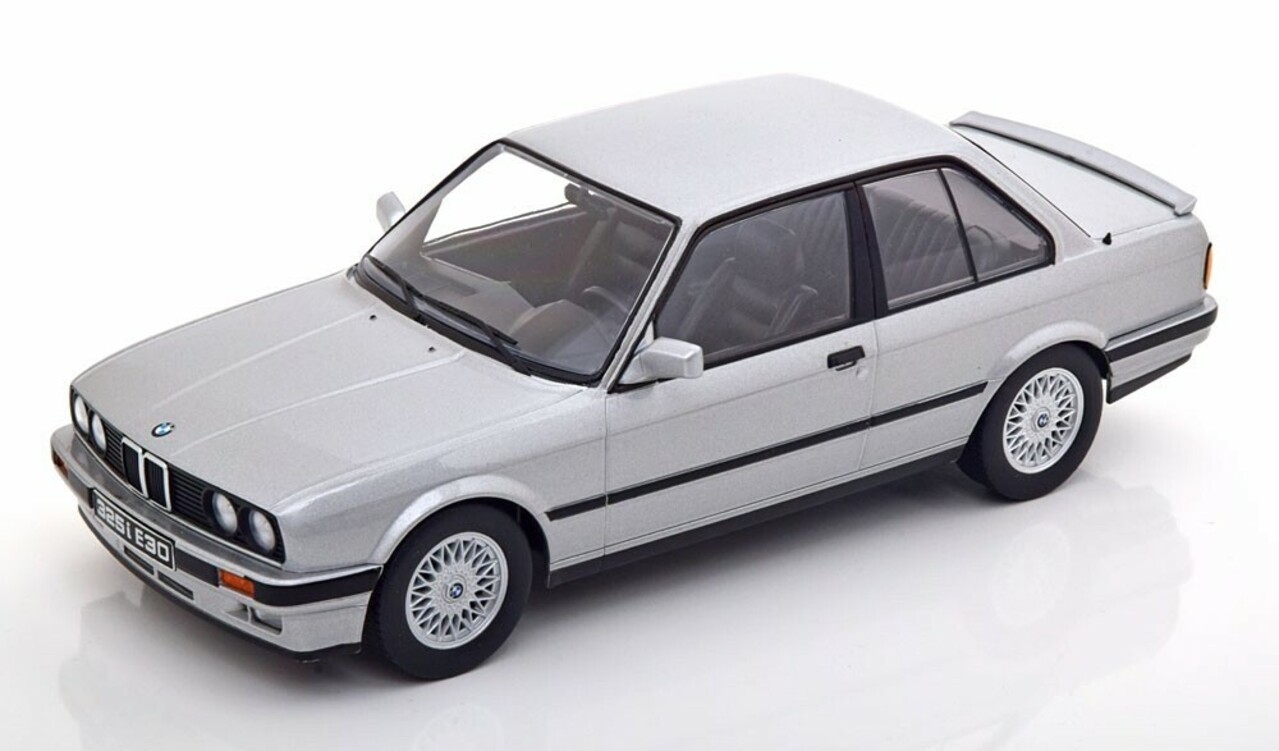 BMW BMW 325i E30M Package 1987 - 1:18 - KK Scale