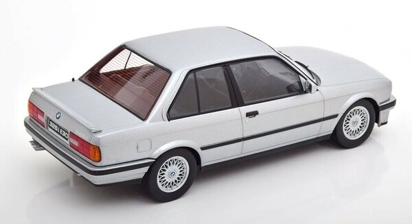 BMW BMW 325i E30M Package 1987 - 1:18 - KK Scale