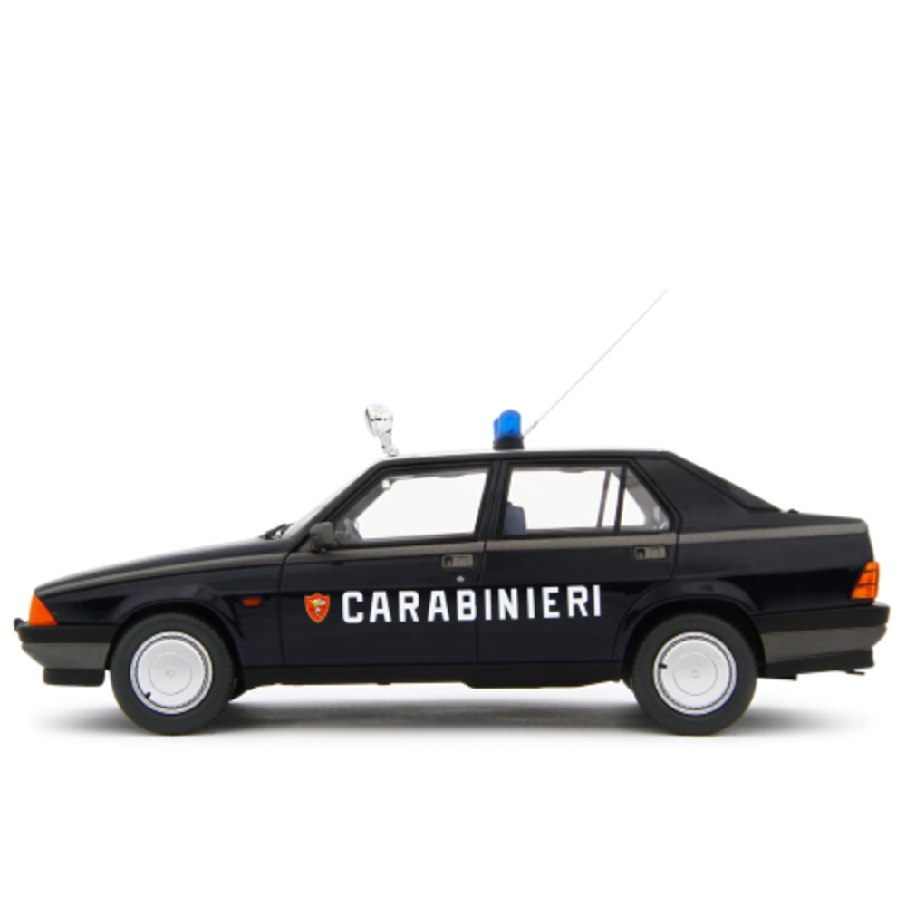 Alfa Romeo Alfa Romeo 75 1.6-1.8 1985 'Carabinieri' - 1:18 - Laudoracing - Model Alfa Romeo Alfa Romeo 75 1.6-1.8 1985 'Carabinieri' - 1:18 - Laudoracing - Model