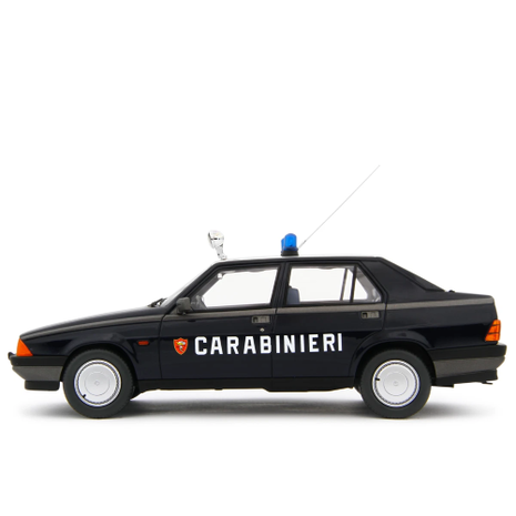 Alfa Romeo Alfa Romeo 75 1.6-1.8 1985 'Carabinieri' - 1:18 - Laudoracing - Model Alfa Romeo Alfa Romeo 75 1.6-1.8 1985 'Carabinieri' - 1:18 - Laudoracing - Model