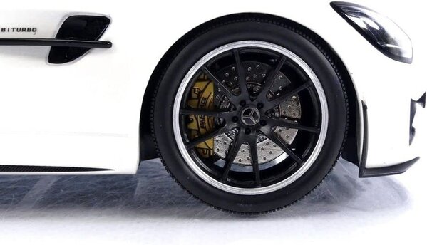 Mercedes-Benz Mercedes-AMG GTR 2021 - 1:18 - Minichamps Mercedes-Benz Mercedes-AMG GTR 2021 - 1:18 - Minichamps