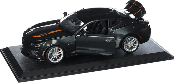 Chevrolet Chevrolet Camaro 50th Anniversary Edition 2017 - 1:18 - Maisto