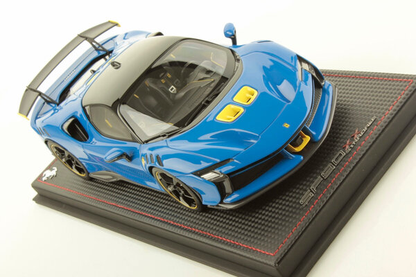 Ferrari Ferrari SF90 XX Stradale 2024 + Showcase - 1:18 - MR Collection Models Ferrari Ferrari SF90 XX Stradale 2024 + Showcase - 1:18 - MR Collection Models