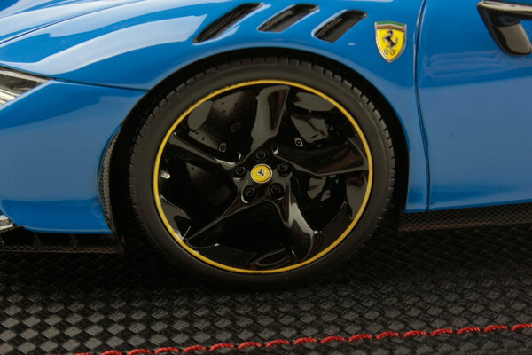 Ferrari Ferrari SF90 XX Stradale 2024 + Showcase - 1:18 - MR Collection Models Ferrari Ferrari SF90 XX Stradale 2024 + Showcase - 1:18 - MR Collection Models