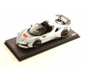 Ferrari Ferrari SF90 XX Stradale Spider 2024 + Showcase - 1:18 - MR Collection Models Ferrari Ferrari SF90 XX Stradale Spider 2024 + Showcase - 1:18 - MR Collection Models