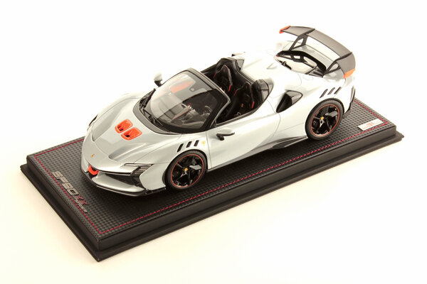 Ferrari Ferrari SF90 XX Stradale Spider 2024 + Showcase - 1:18 - MR Collection Models Ferrari Ferrari SF90 XX Stradale Spider 2024 + Showcase - 1:18 - MR Collection Models