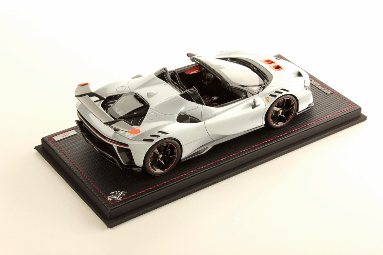Ferrari Ferrari SF90 XX Stradale Spider 2024 + Showcase - 1:18 - MR Collection Models Ferrari Ferrari SF90 XX Stradale Spider 2024 + Showcase - 1:18 - MR Collection Models