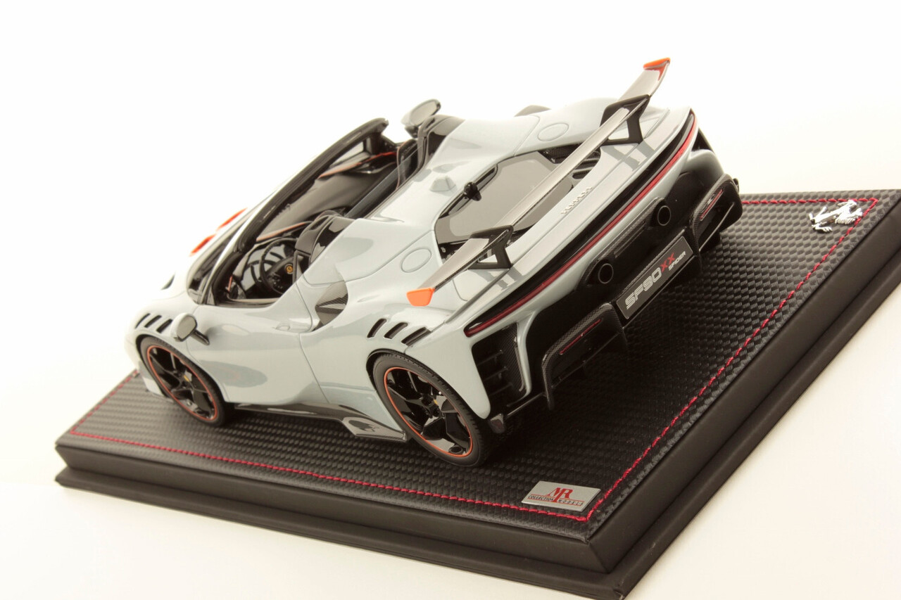 Ferrari Ferrari SF90 XX Stradale Spider 2024 + Showcase - 1:18 - MR Collection Models Ferrari Ferrari SF90 XX Stradale Spider 2024 + Showcase - 1:18 - MR Collection Models