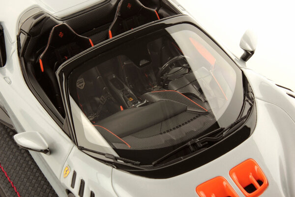 Ferrari Ferrari SF90 XX Stradale Spider 2024 + Showcase - 1:18 - MR Collection Models Ferrari Ferrari SF90 XX Stradale Spider 2024 + Showcase - 1:18 - MR Collection Models