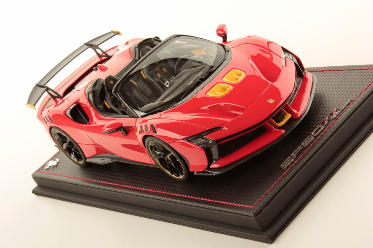 Ferrari Ferrari SF90 XX Stradale Spider 2024 + Showcase - 1:18 - MR Collection Models Ferrari Ferrari SF90 XX Stradale Spider 2024 + Showcase - 1:18 - MR Collection Models