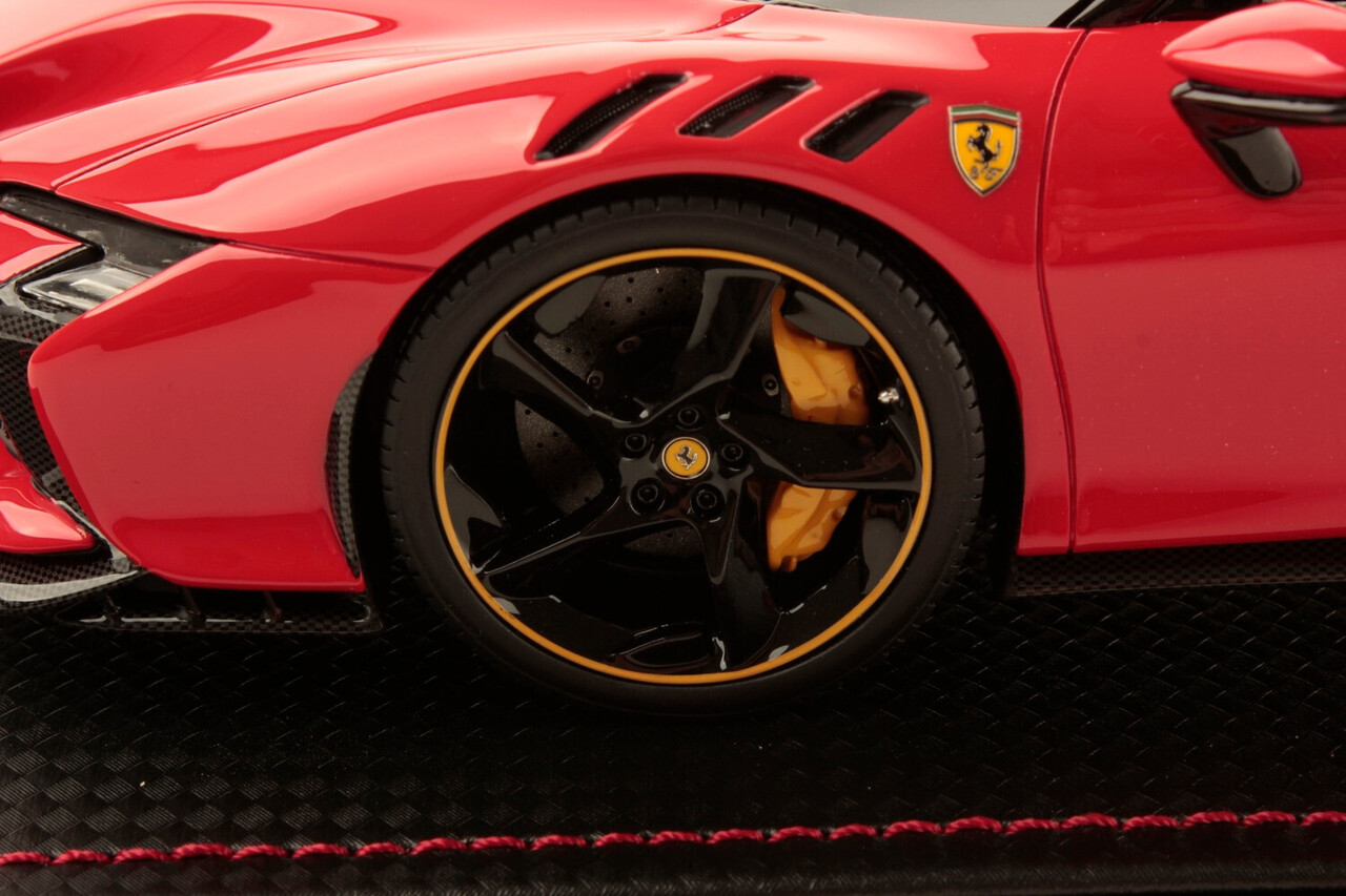 Ferrari Ferrari SF90 XX Stradale Spider 2024 + Showcase - 1:18 - MR Collection Models Ferrari Ferrari SF90 XX Stradale Spider 2024 + Showcase - 1:18 - MR Collection Models