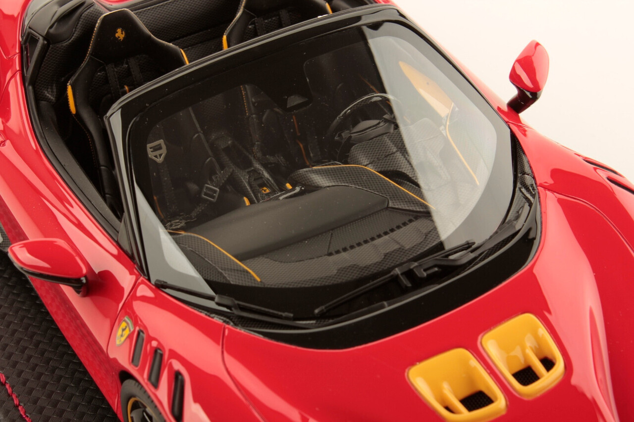 Ferrari Ferrari SF90 XX Stradale Spider 2024 + Showcase - 1:18 - MR Collection Models Ferrari Ferrari SF90 XX Stradale Spider 2024 + Showcase - 1:18 - MR Collection Models